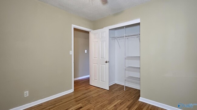 Building Photo - 712 Larry Dr