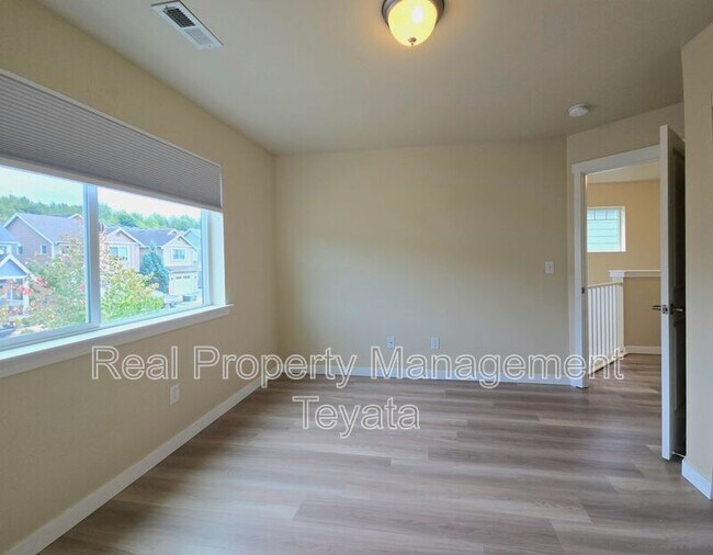 Building Photo - 4741 Parker St