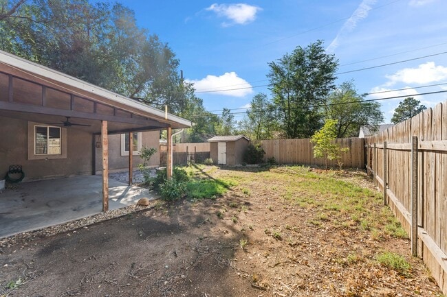 Building Photo - 1215 Bristol Ave