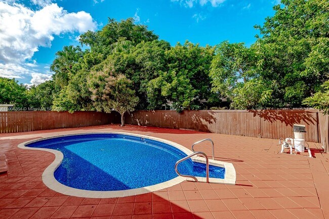 Building Photo - 401 SW 76th Terrace