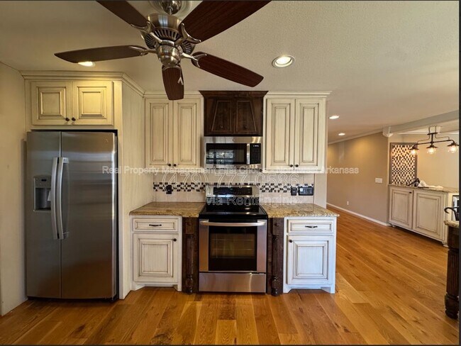 Building Photo - 23 N Howard Pl