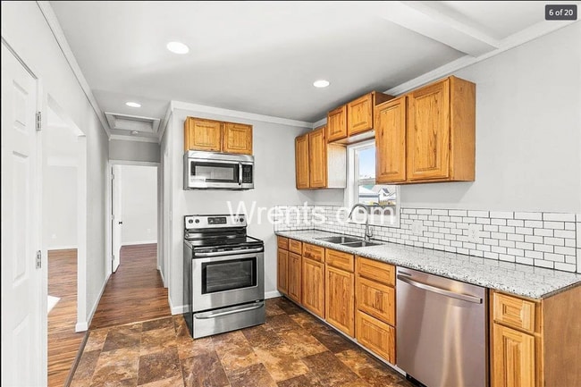 Building Photo - Beautiful 3 bed 2bath Home! Spring Special- Half off first months rent!