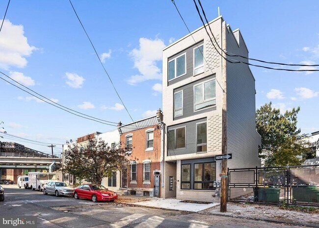 Building Photo - 2010 Amber St