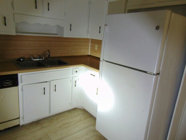 Building Photo - 1750 Southgate Ln SE