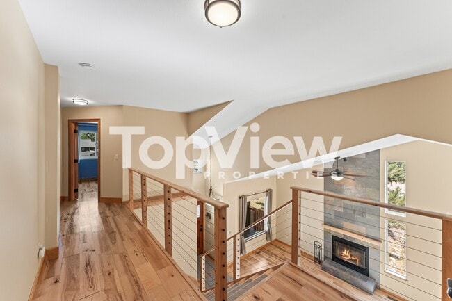 Building Photo - 2205 Valley View Dr