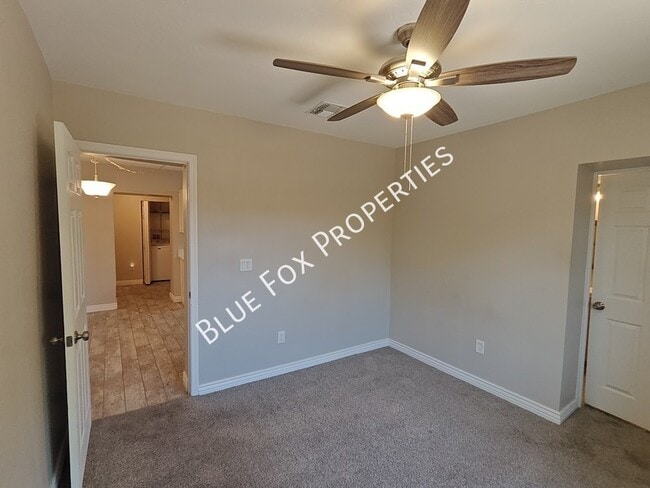 Building Photo - 619 S Highland Ave