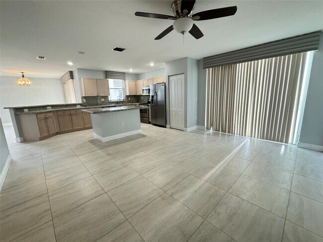 Building Photo - 390 NW 115th Way