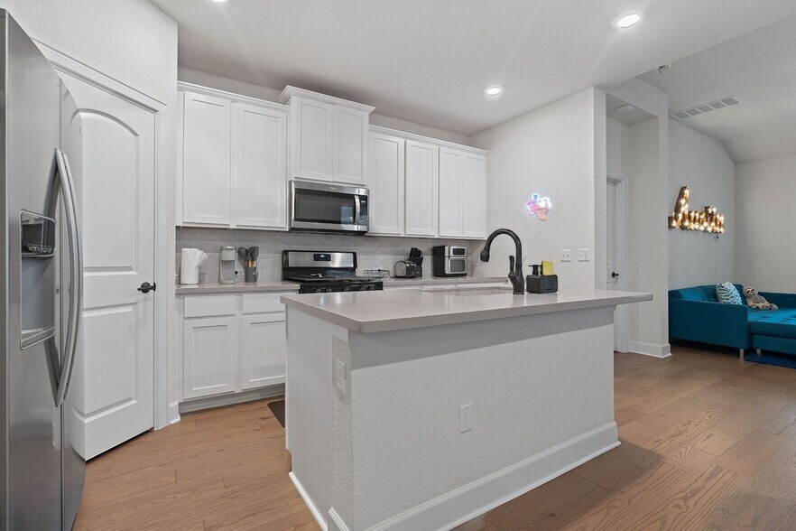 Building Photo - 6113 Dumfries Ln