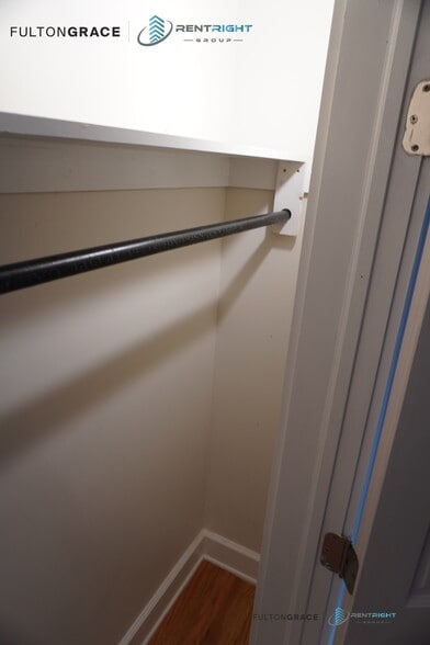 Building Photo - 1712 W Albion Ave