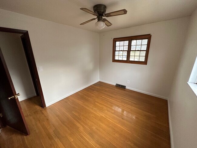 Building Photo - Brinwood Property APT A