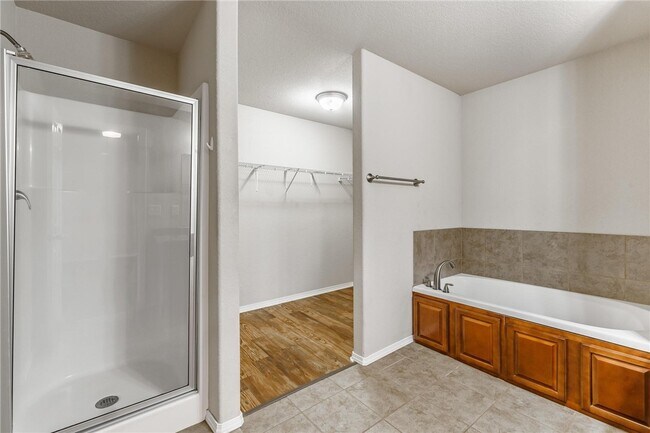Building Photo - 530 Lasso Ln