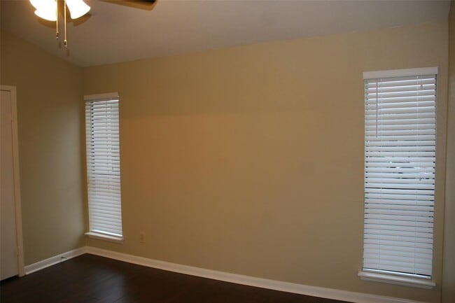 Building Photo - 6750 Sands Point Dr