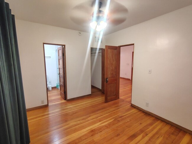 Building Photo - 2568 E Seneca St