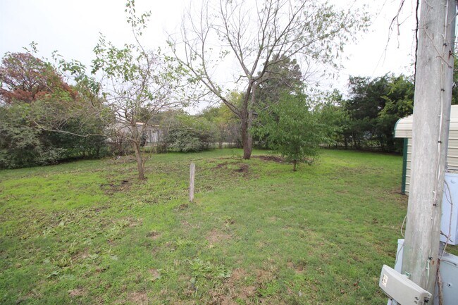 Building Photo - 2528 Baywood Dr