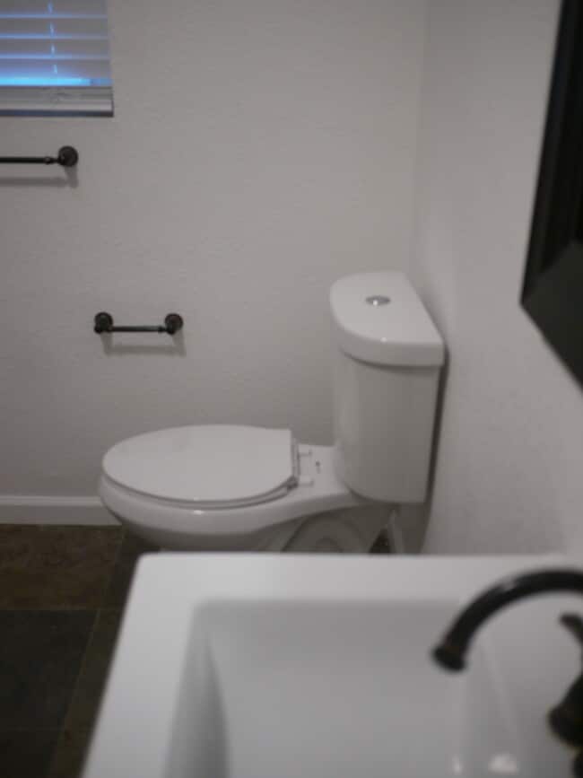 Building Photo - Charming 2-Bed, 1.5-Bath Home with 2-Car Garage in Hesperia, CA!