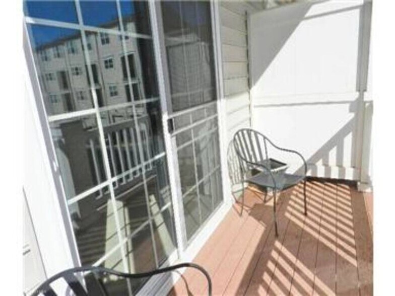 Balcony - 42519 Highgate Ter