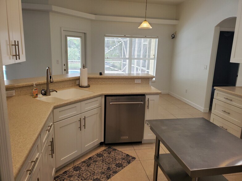 Building Photo - 2509 SE Lyman Cir