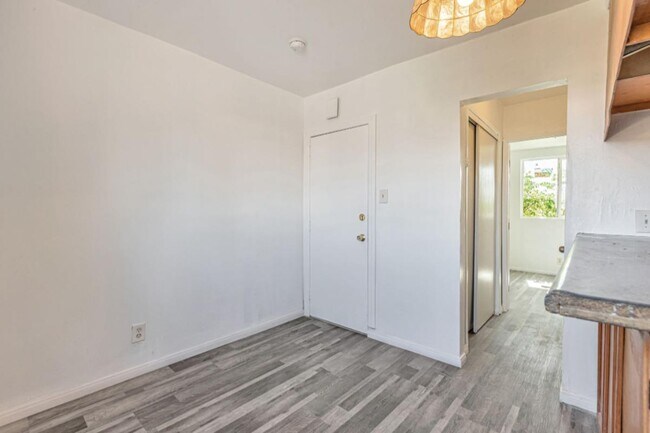 Primary Photo - 847 W 43rd St