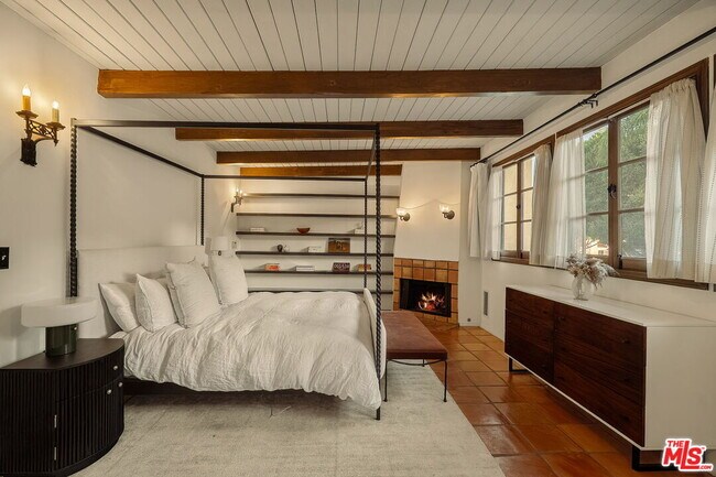 Building Photo - 2223 Cloverfield Blvd