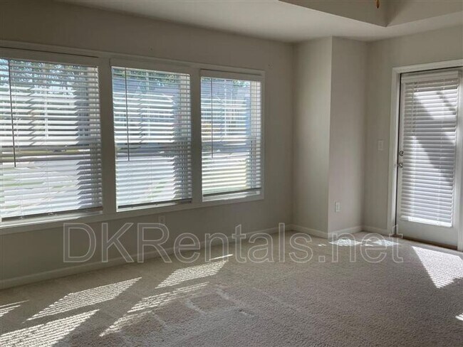 Building Photo - 1809 Parkades Path