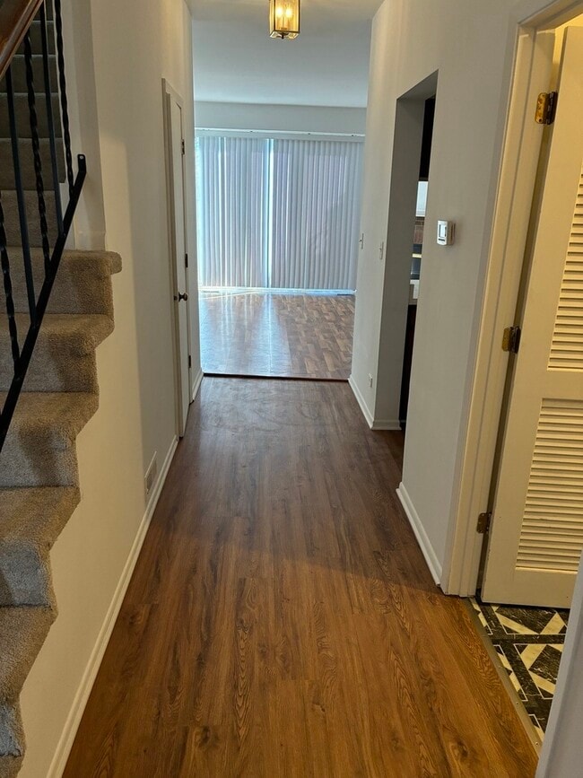 Building Photo - 1213 Cranbrook Dr