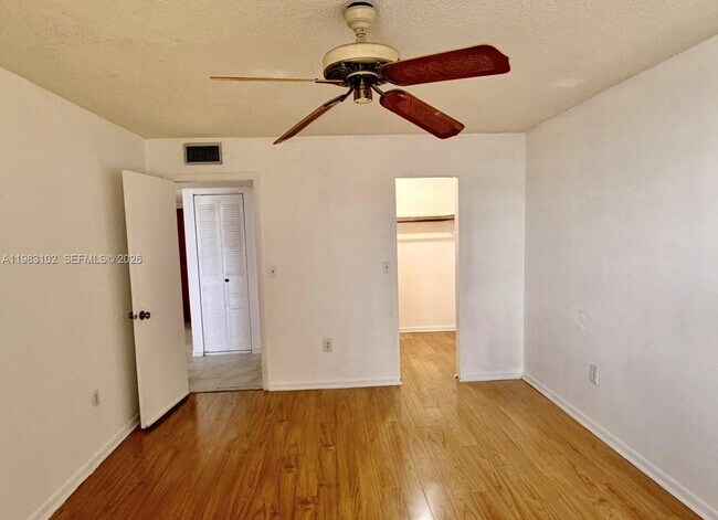 Building Photo - 13390 NE 7th Ave