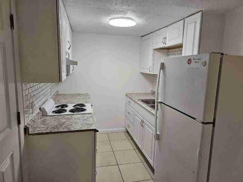 Building Photo - 240 Kraft Ave