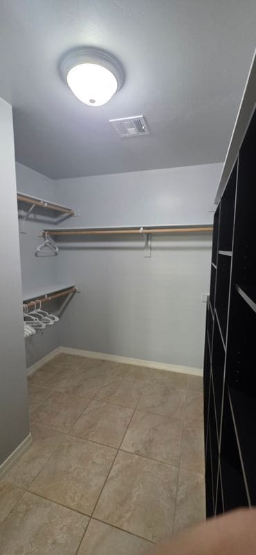 Building Photo - 624 S Vaughn Ave