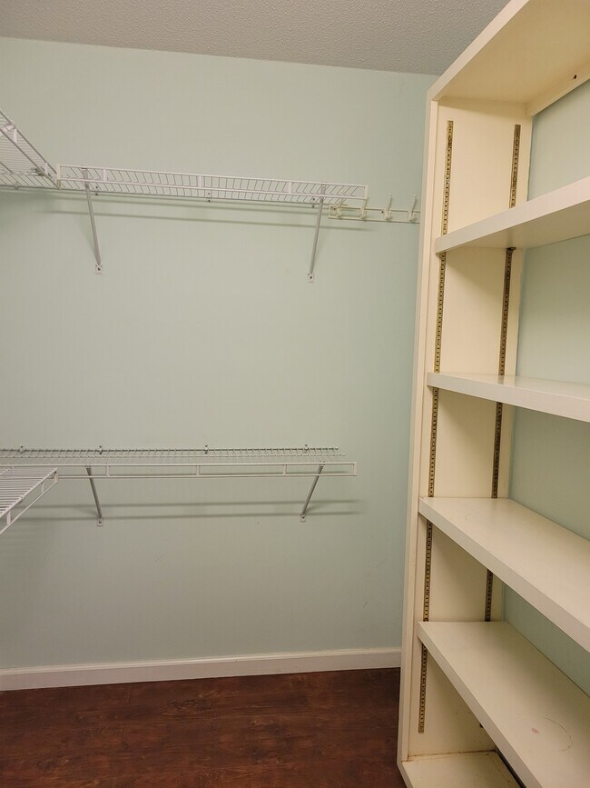 Building Photo - 71 Crest Cir