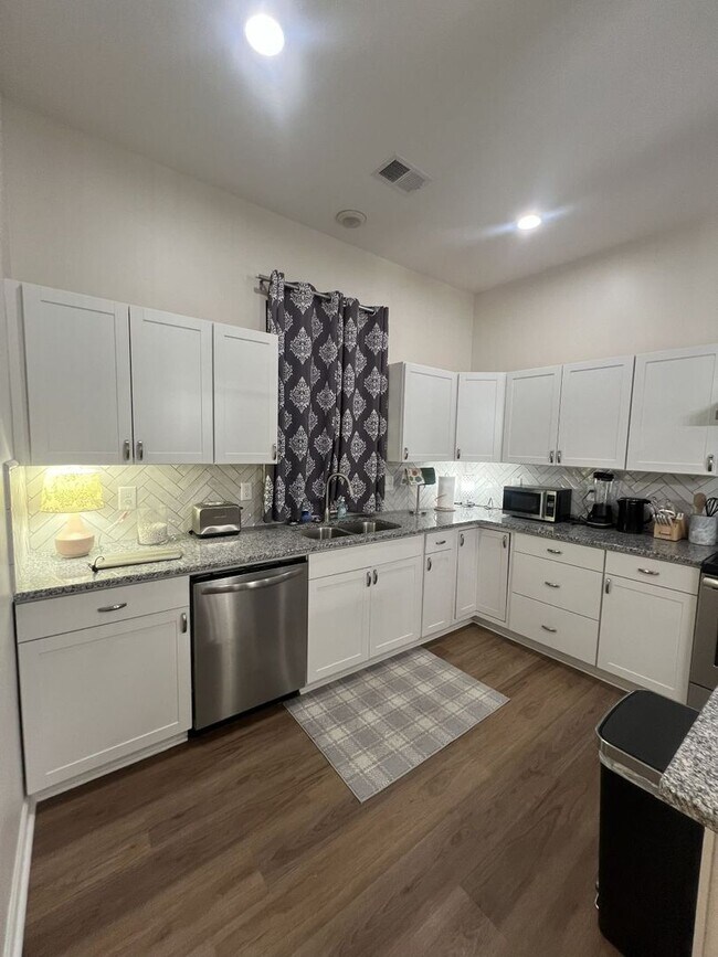 Building Photo - Totally Renovated Arts and Crafts Bungalow Close to Downtown Greer!