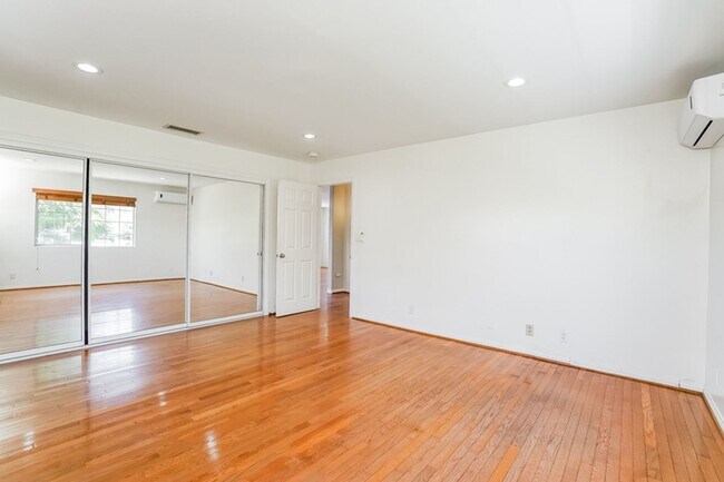 Building Photo - Washington Duplex