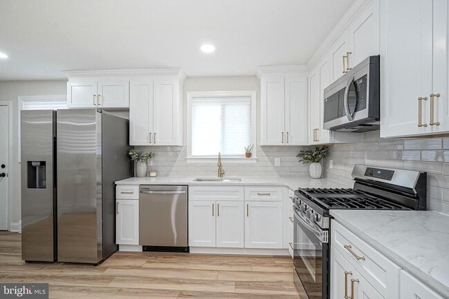 Building Photo - 10 Garfield Ave