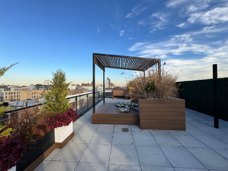 Building Photo - 154 Lenox Rd