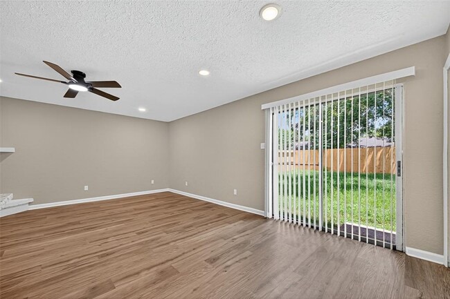 Building Photo - 17518 Autumn Hills Dr