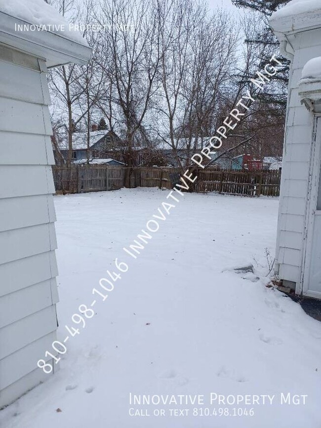 Building Photo - 2213 Savoy Ave