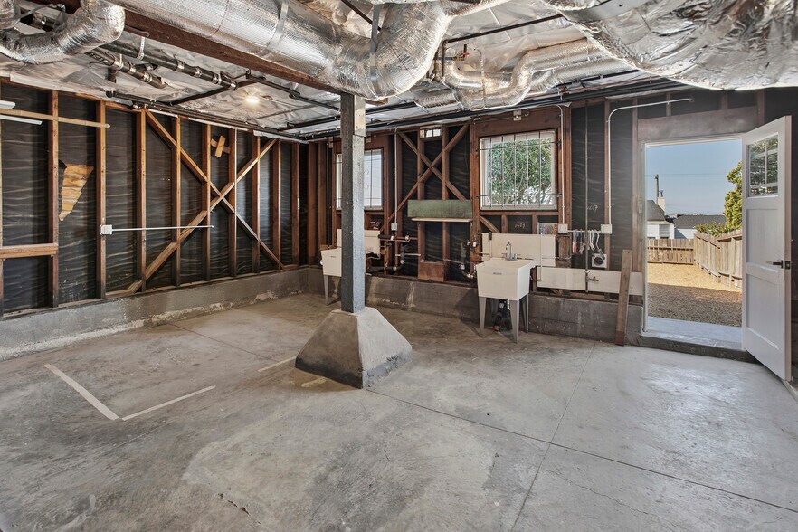 Building Photo - 1629 20th Ave