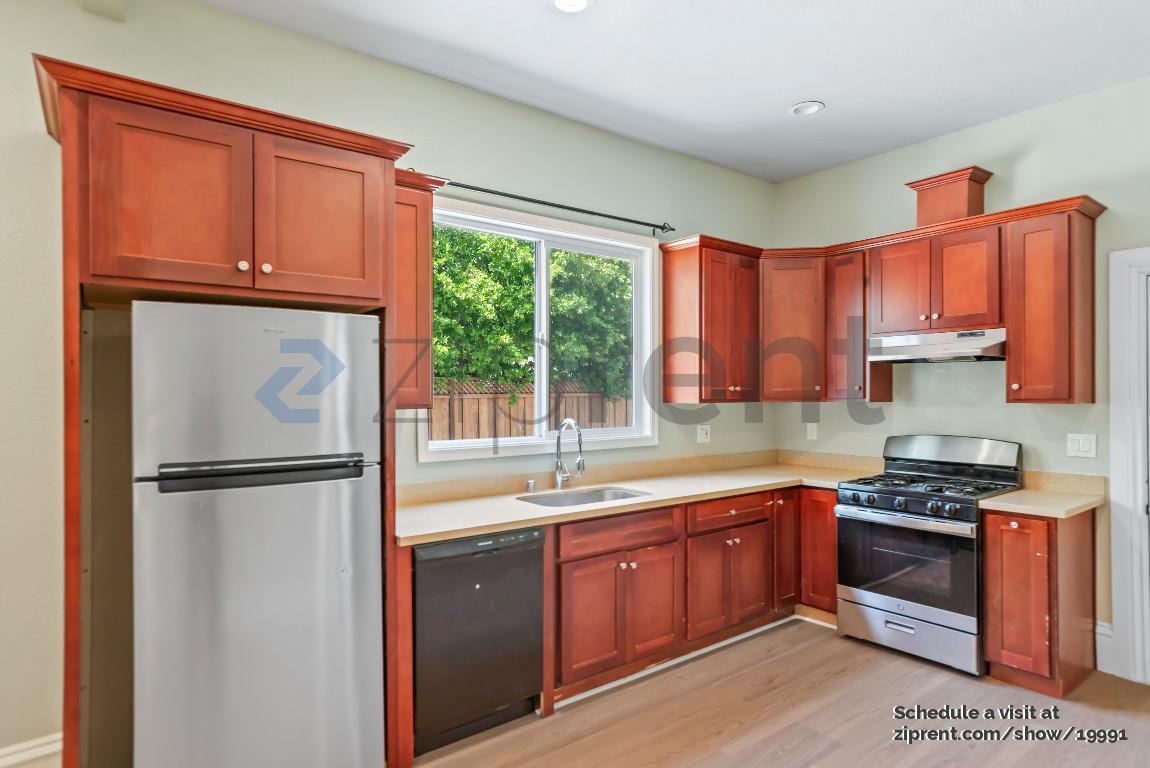 Building Photo - 142 N 15th St