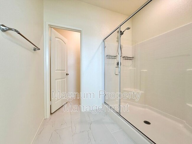 Building Photo - 27417 Georgetown Dr