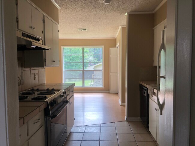 Building Photo - 3305 Arthur Dr