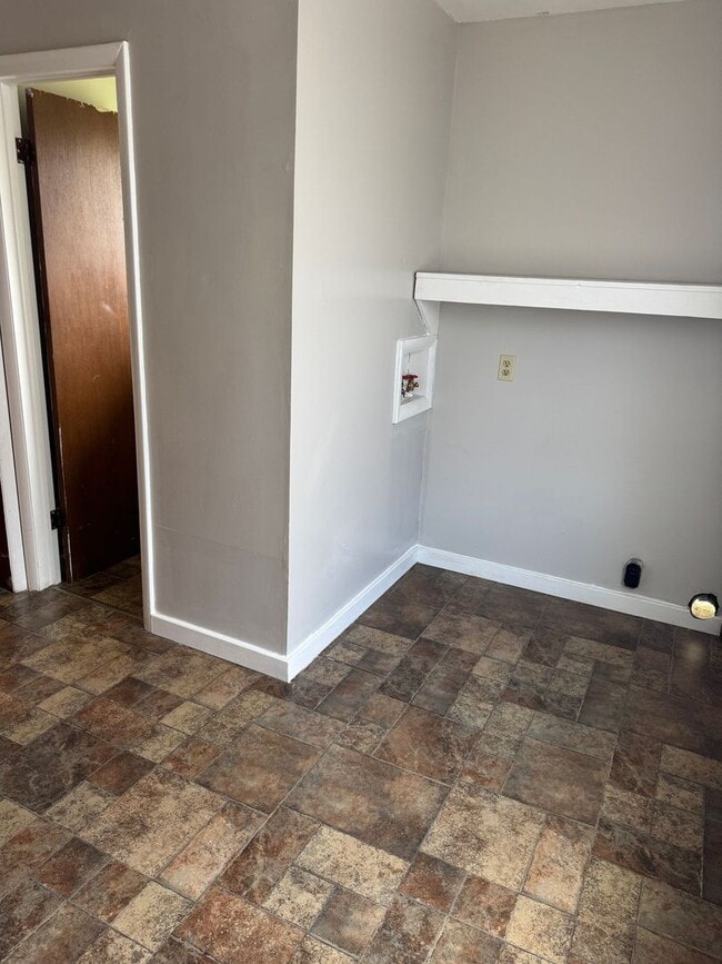 Building Photo - 213 NE Fenway Ave