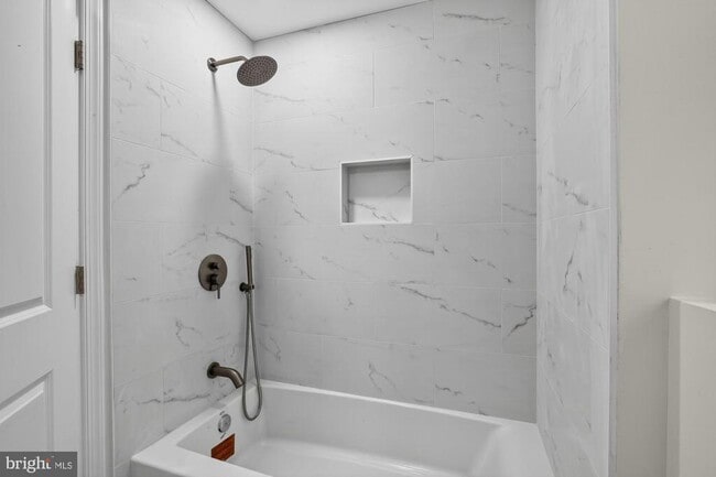 Building Photo - 2447 Turner St