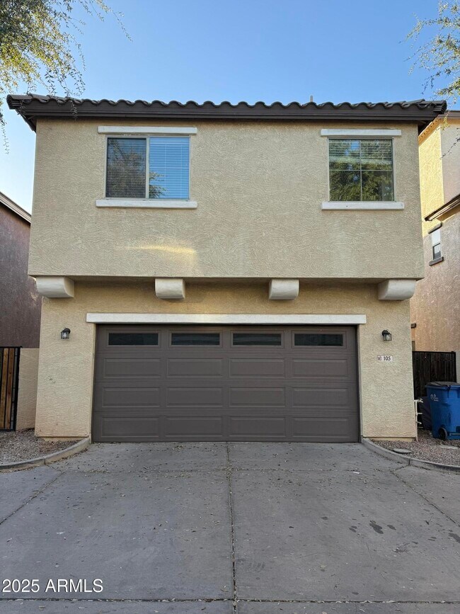 Building Photo - 105 E Catclaw St