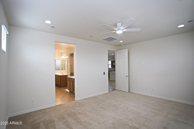 Building Photo - 831 W Finch Dr