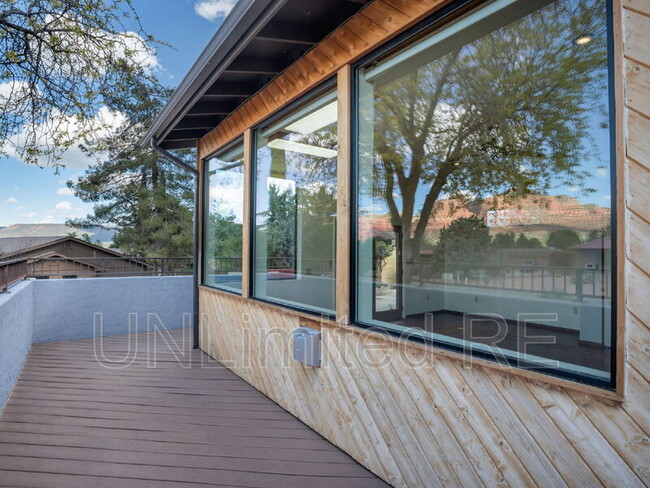 Building Photo - 490 Deer Pass Dr