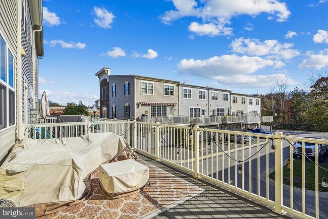 Building Photo - 605 S Cherry Grove Ave