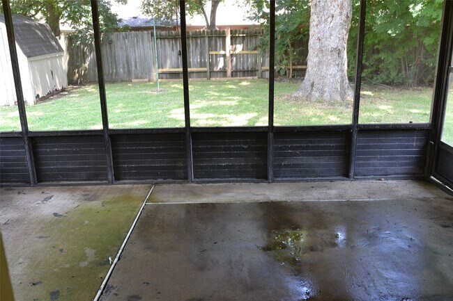 Building Photo - 3007 Windemere Dr