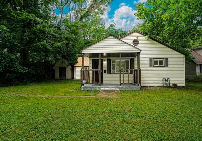 Primary Photo - 477 S Weyant Ave