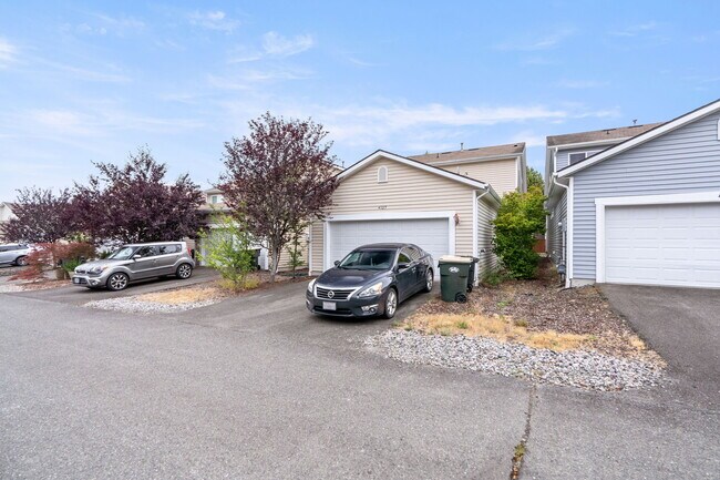 Building Photo - 4127 McKinley St NE