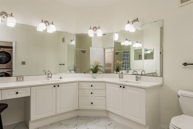 Building Photo - 2749 Via Cipriani