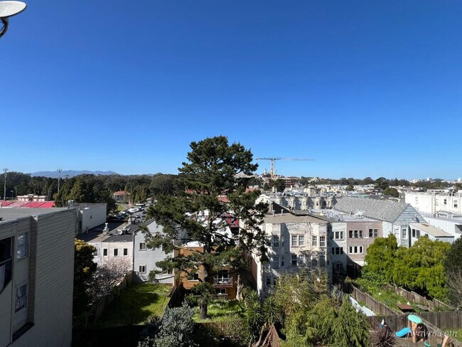 Building Photo - 250-254-254 Carl St